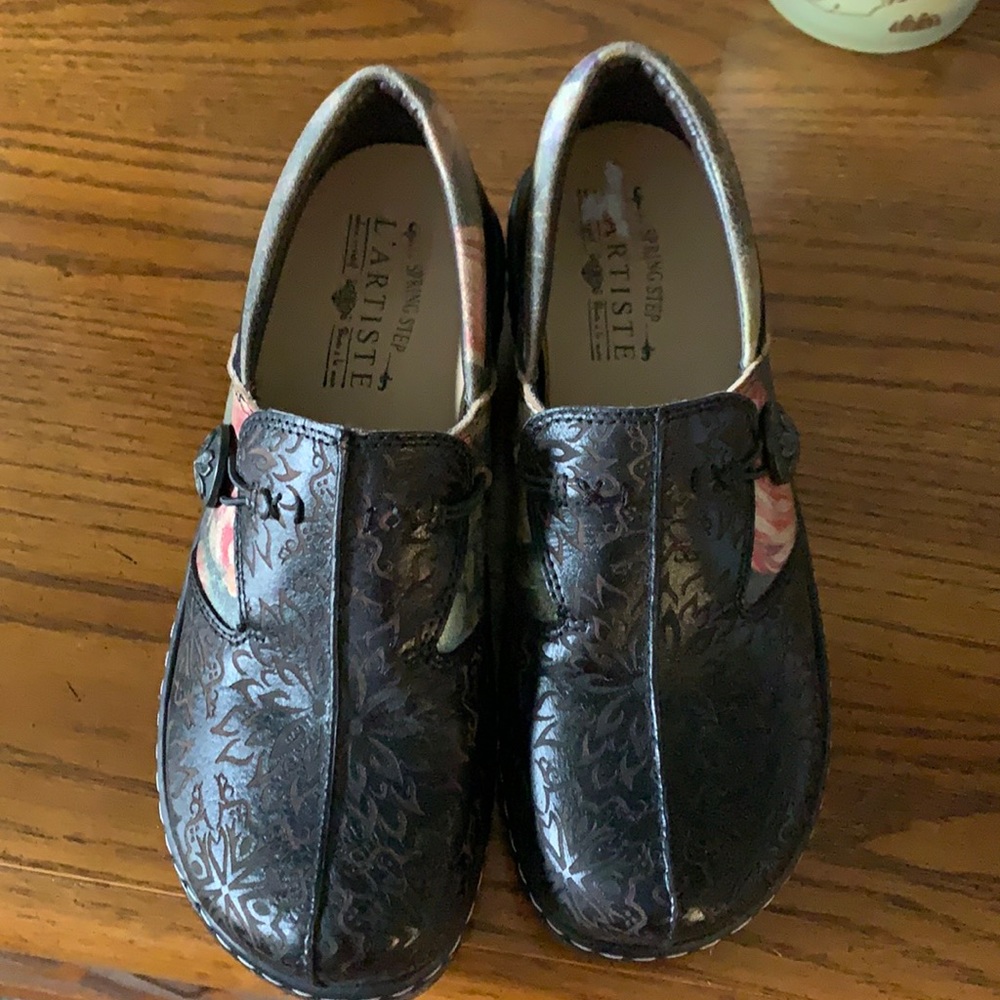 NWOT L'artiste Spring Step Clog. Absolutely gorgeous down to every detail